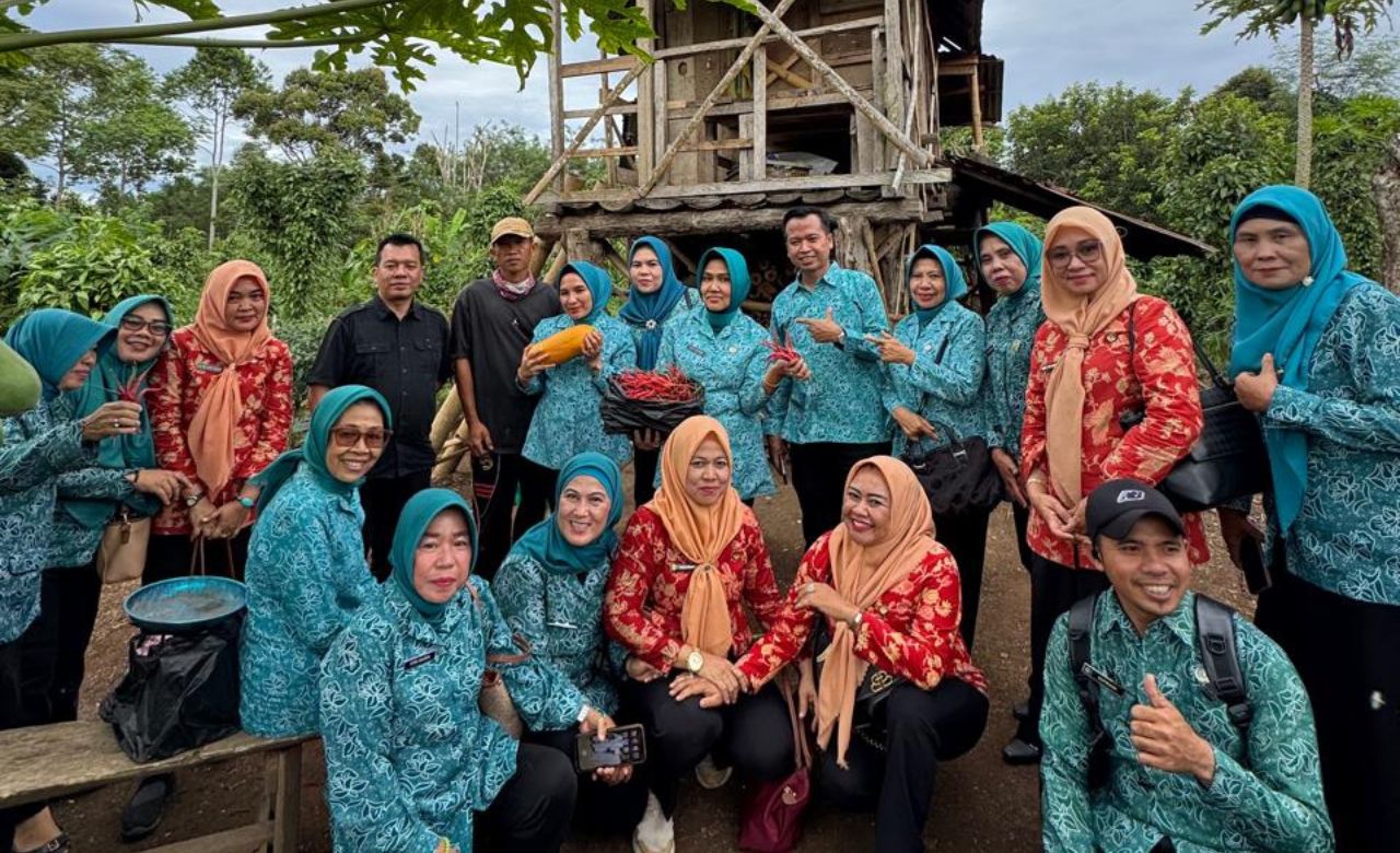 TP PKK Kabupaten Empat Lawang mengunjungi salah satu petani rempah
