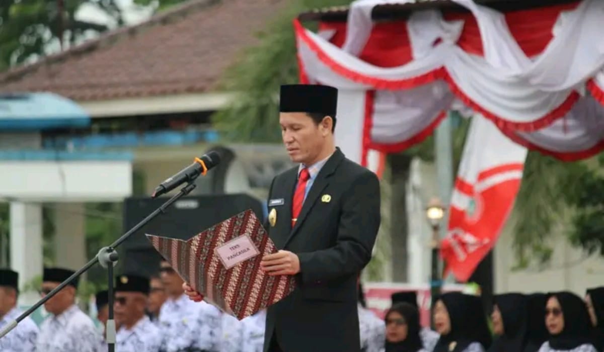 PEMBINA: Arifa'i menjadi pembina upacara Peringatan Hari Guru Nasional (HGN) 2025