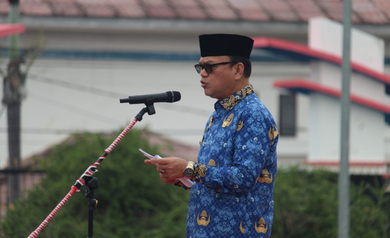 Bupati Empat Lawang, Joncik Muhammad menjadi pemimpin upacara pada HUT Korpri